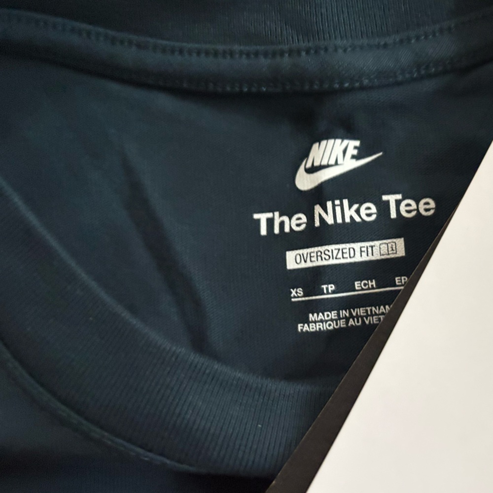 Nike Sportswear Essentials Oversized Tee - Picture 3 of 3